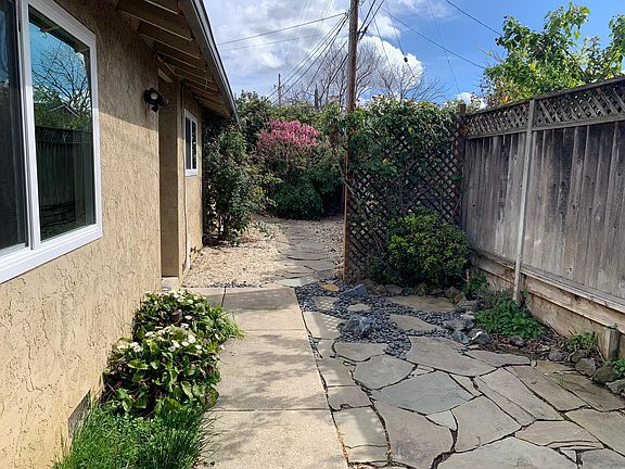 4th image of 792 Gale Dr