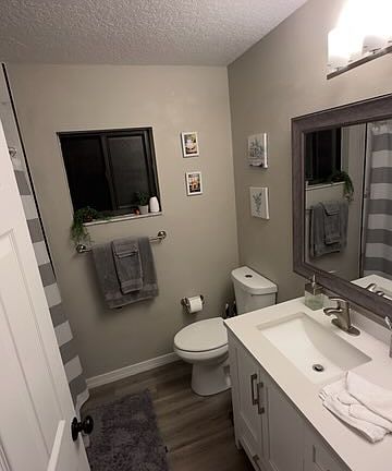 3rd image of 381 River Chase Dr