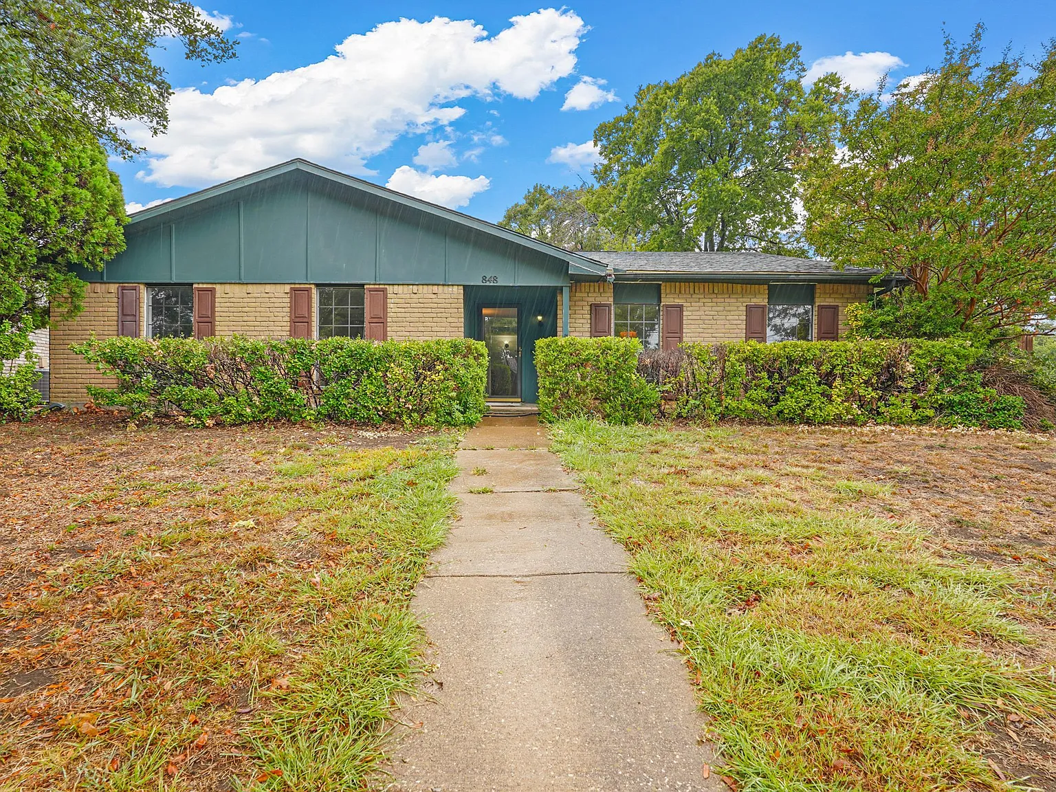 4 bed, 2200 sqft, $2,400 — Photo 2