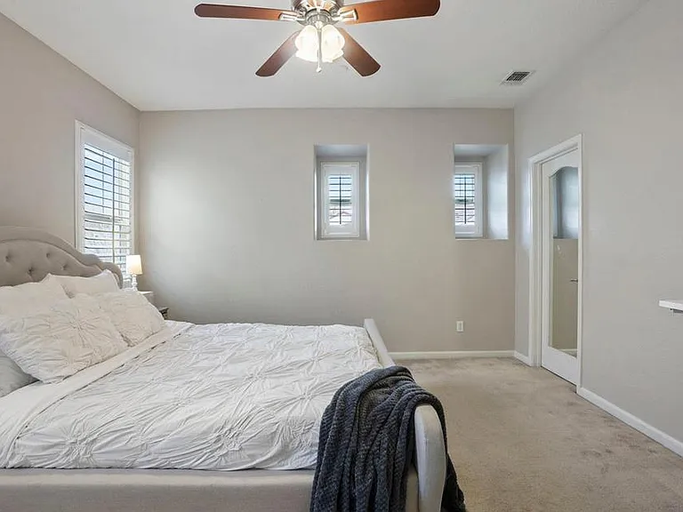 171 W Santa Cruz Way — Photo 2