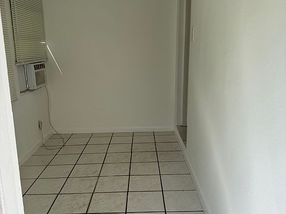 3rd image of 5815 Tyler St #B