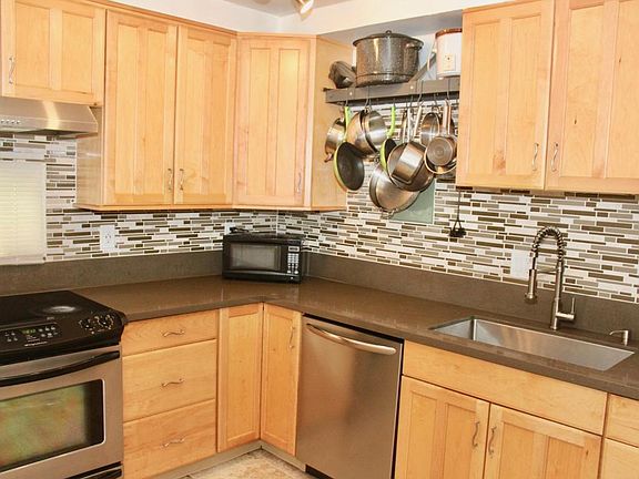 4th image of 2584 N Spinnaker Ave