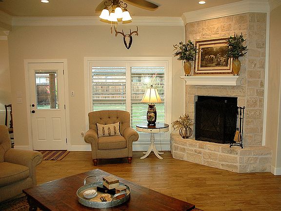 5th image of 350 Buffalo Springs Dr