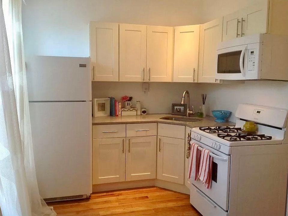 2nd image of 179 Kosciuszko St #2
