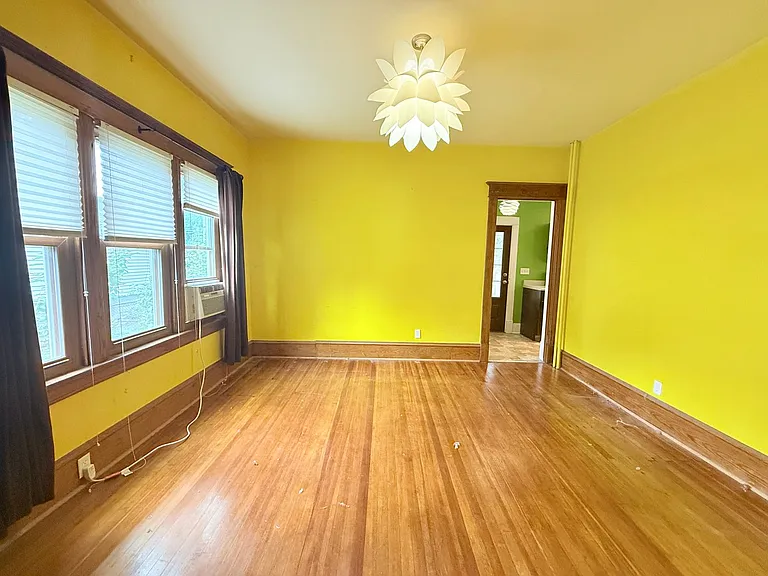 906 N Evans St — Photo 7