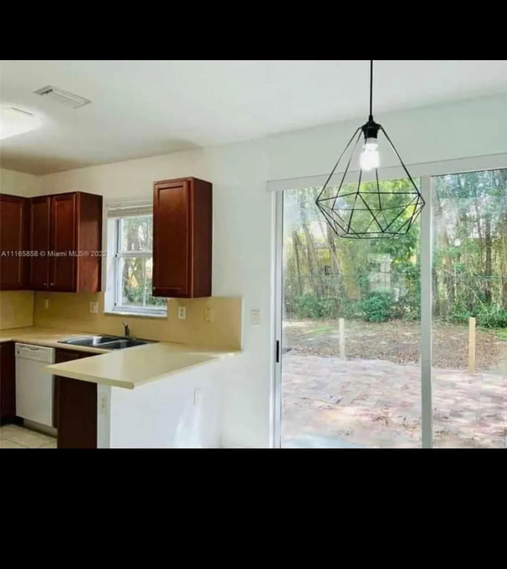 3 bed, 2.5 bath, $3,100 — Photo 1