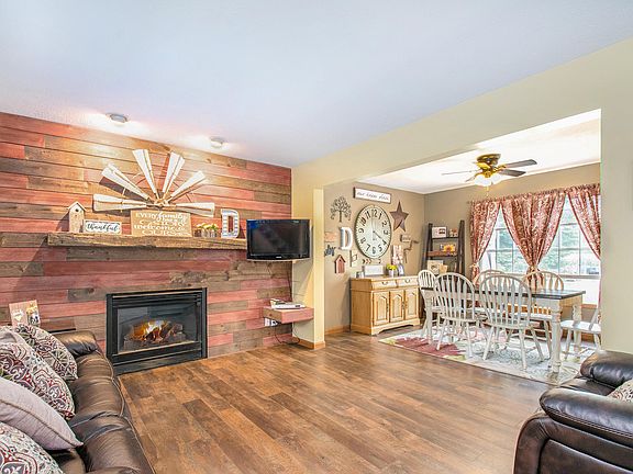 3rd image of 831 E Park Dr