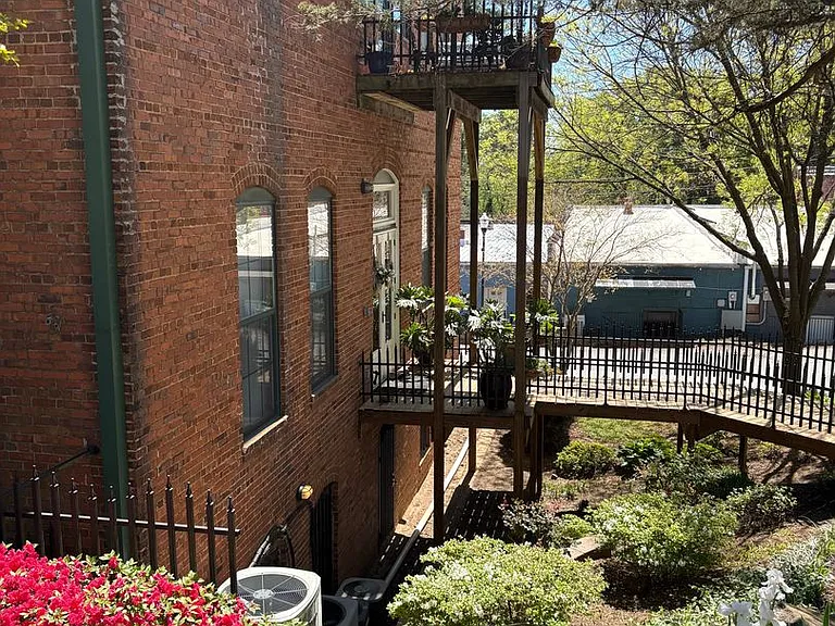 102 Russell St #101 — Photo 24