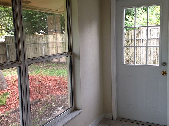 5th image of 8011 Woodvine Pl