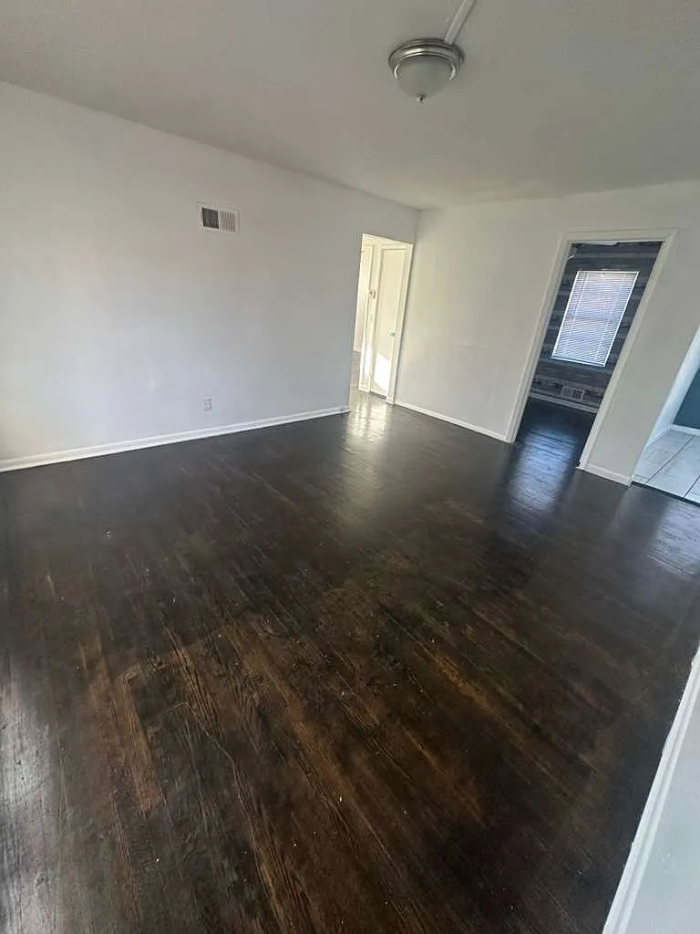 3 bed, $1,350 — Photo 4