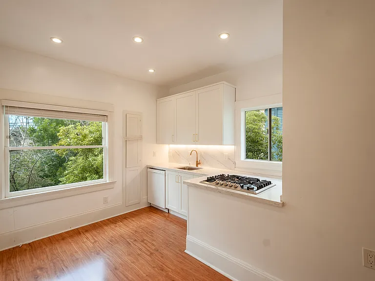 2208 Ward St #C — Photo 7