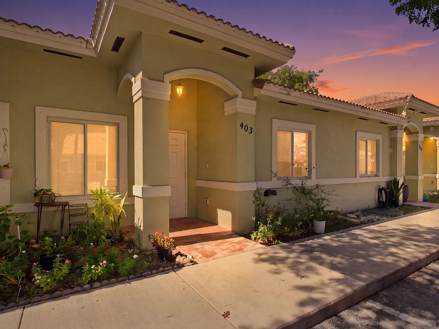 2 bed, 898 sqft, $1,950 — Photo 1