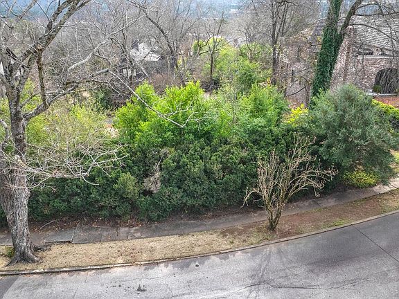 3rd image of 2609 Aberdeen Rd Unit 12A