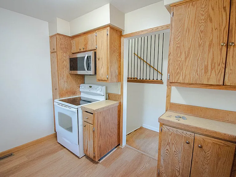 608 22nd St NE — Photo 7
