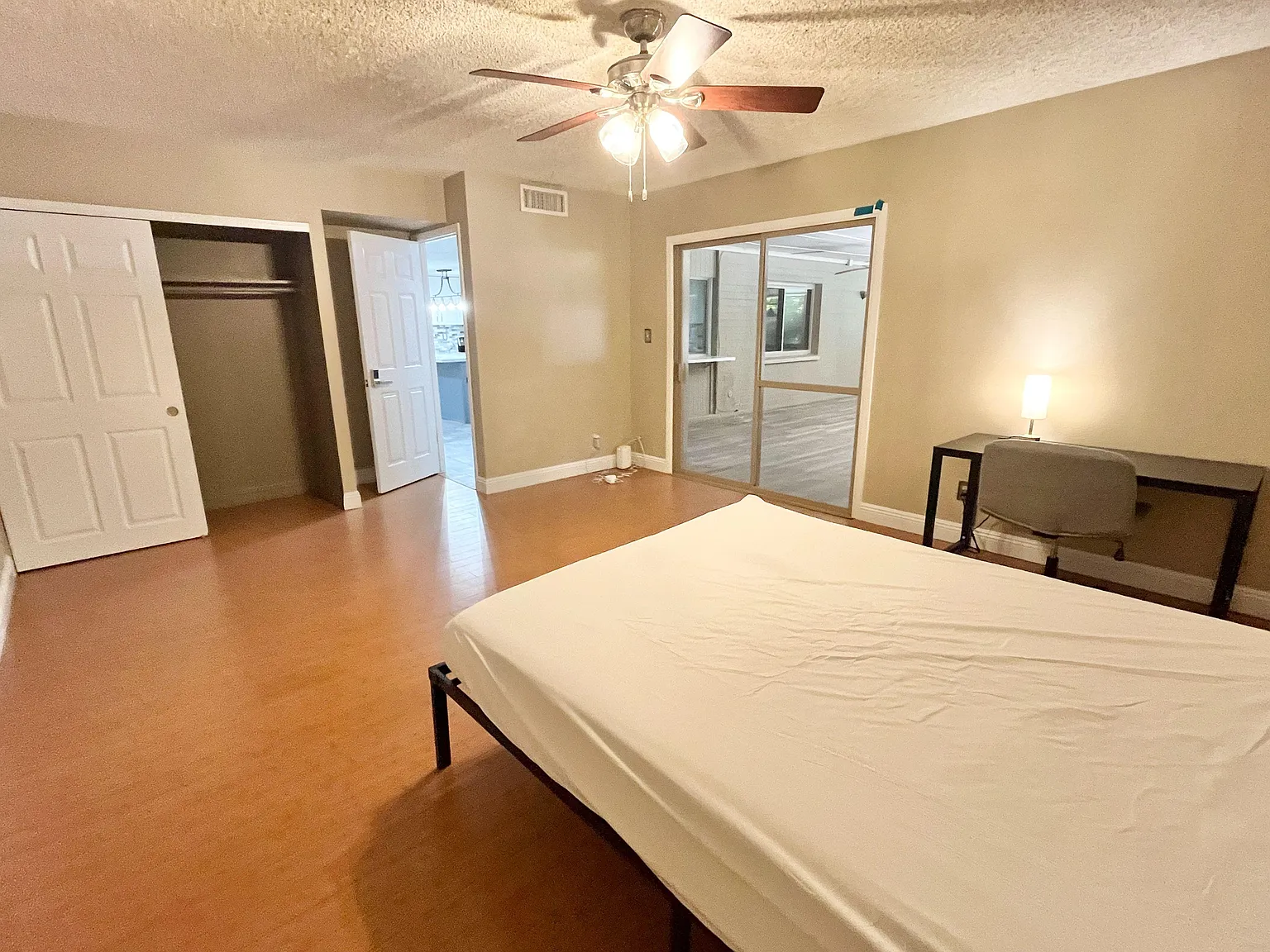 3 bed, 2.0 bath, 2554 sqft, $1,364 — Photo 3