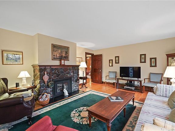 3rd image of 4 Miller Ave