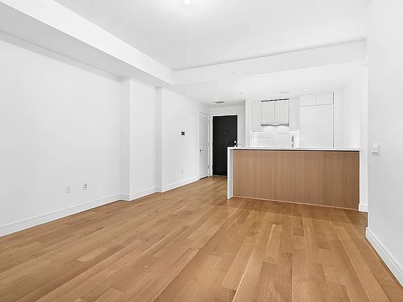 4th image of 230 E 20th St #11