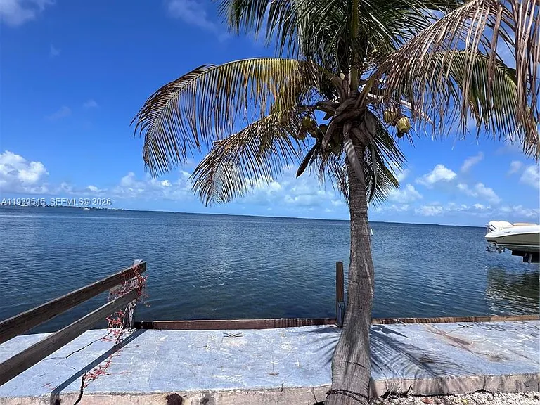 325 Calusa St #5 — Photo 14