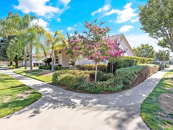 3rd image of 2844 S Sheridan Court