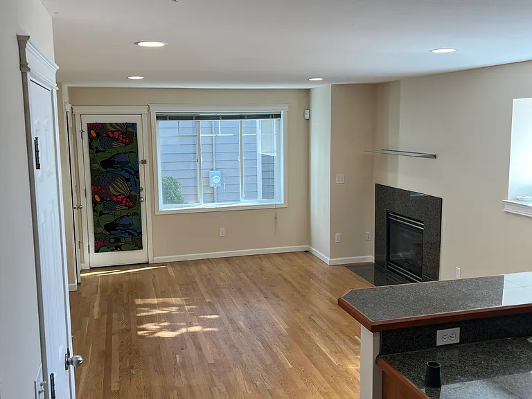 7112 California Ave SW — Photo 1