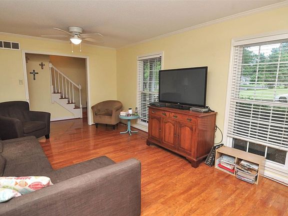 4th image of 8424 Farmington Dr E