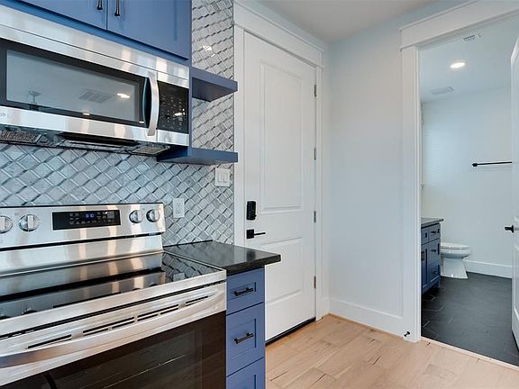 5th image of 425 W 21st St #B