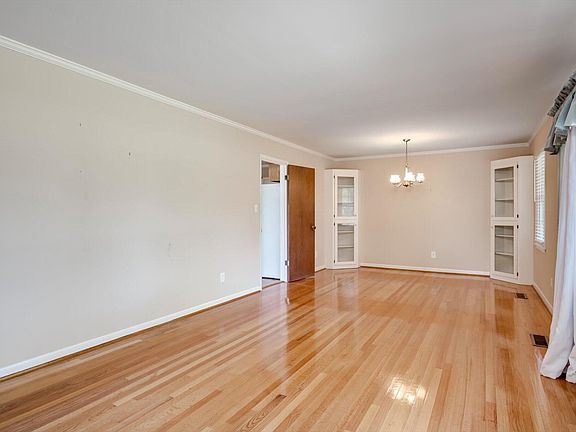 4th image of 468 Williston Rd #1