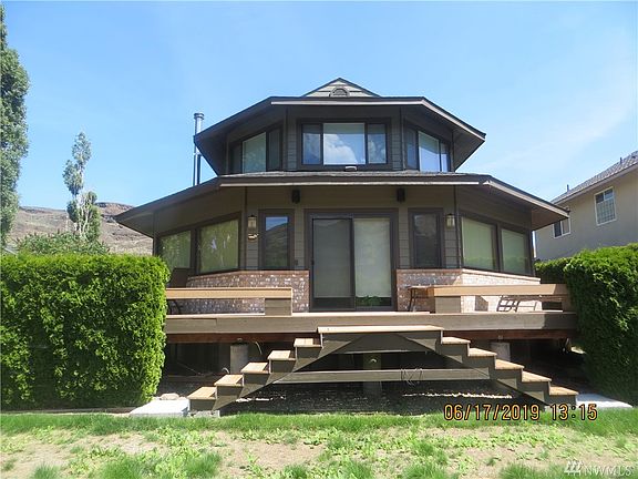 2nd image of 1024 River Dr SW