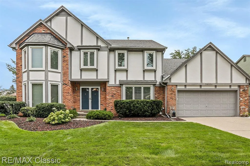 24596 Venice Dr photo 1