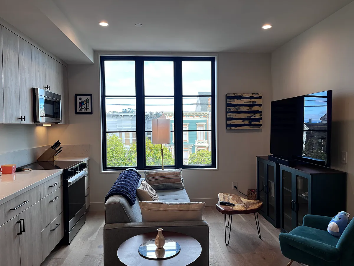 Building Photo - 986 S Van Ness Ave #402