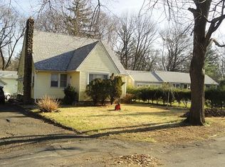 585 Barnett Pl, Ridgewood, NJ 07450