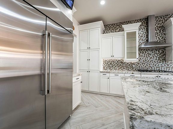 5th image of 10820 Woodstream Ct