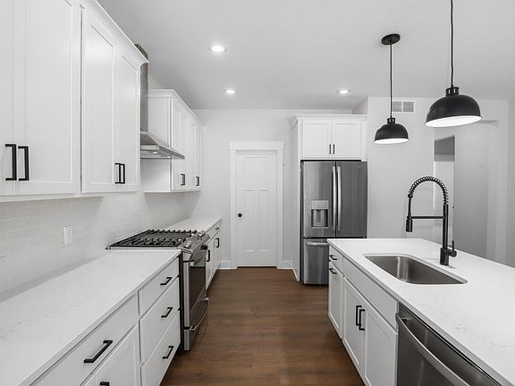 5th image of 8826 Lapham Dr