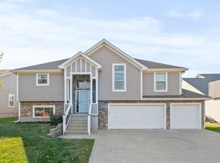 1908 N 159th Ter, Basehor, KS 66007