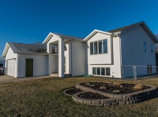 4301 40th Ave NW, Mandan, ND 58554