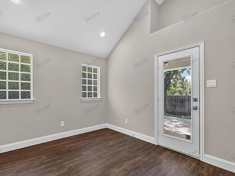 739 Kilbridge Ln — Photo 16