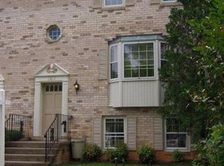 2323 McGregor Ct, Vienna, VA 22182