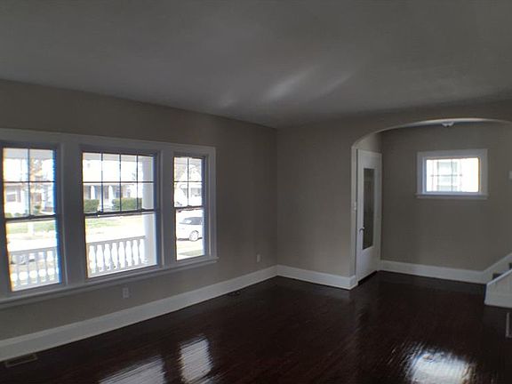 3rd image of 1661 Winton Ave