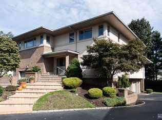 18 Fox Run, Allendale, NJ 07401