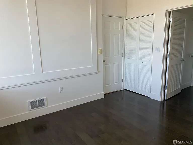 260 King St #717 — Photo 6