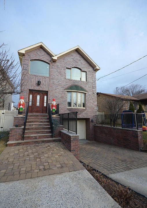 1st image of 69 Carteret St