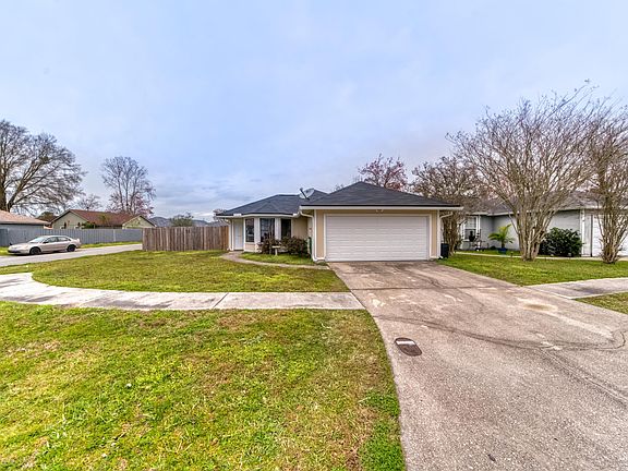 3rd image of 1698 Ashwood Cir
