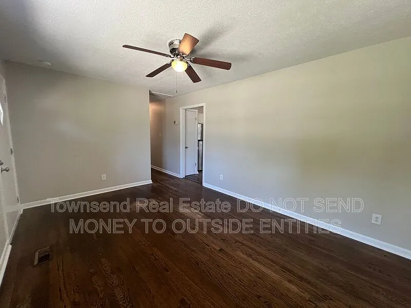 3 bed, 2.0 bath, 1070 sqft, $1,445 — Photo 3