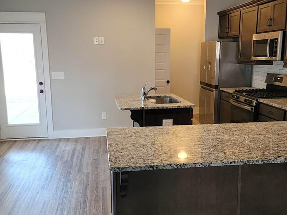 2nd image of 1485 Woodridge Pl