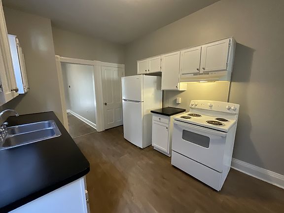 5th image of 164 S Pine St