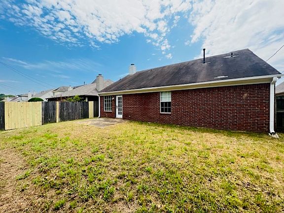 3rd image of 8400 Creek Front Dr
