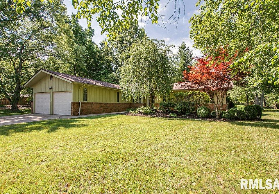 1st image of 34 Pinewood Dr
