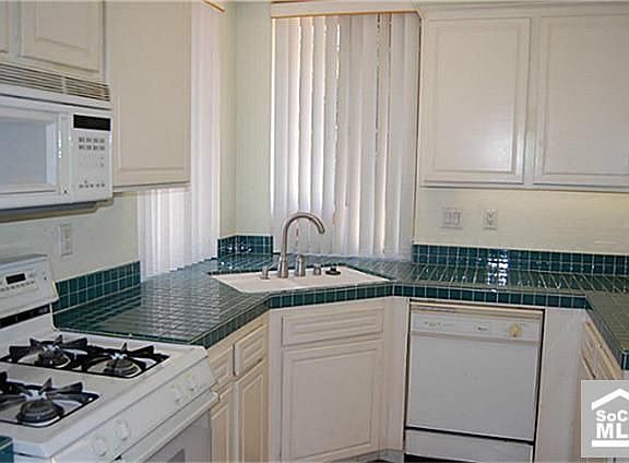4th image of 2800 Ladrillo Aisle #27