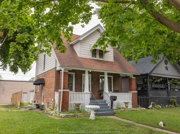 908 Oak St, Windsor, ON N9A 5G2