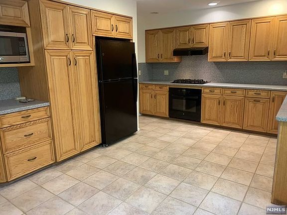 5th image of 59 Dearborn Dr